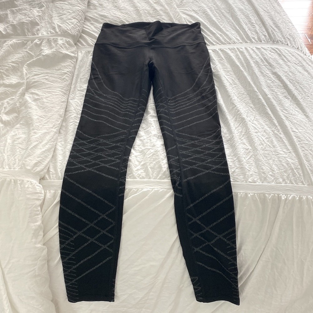 Lululemon black yoga pants 8
